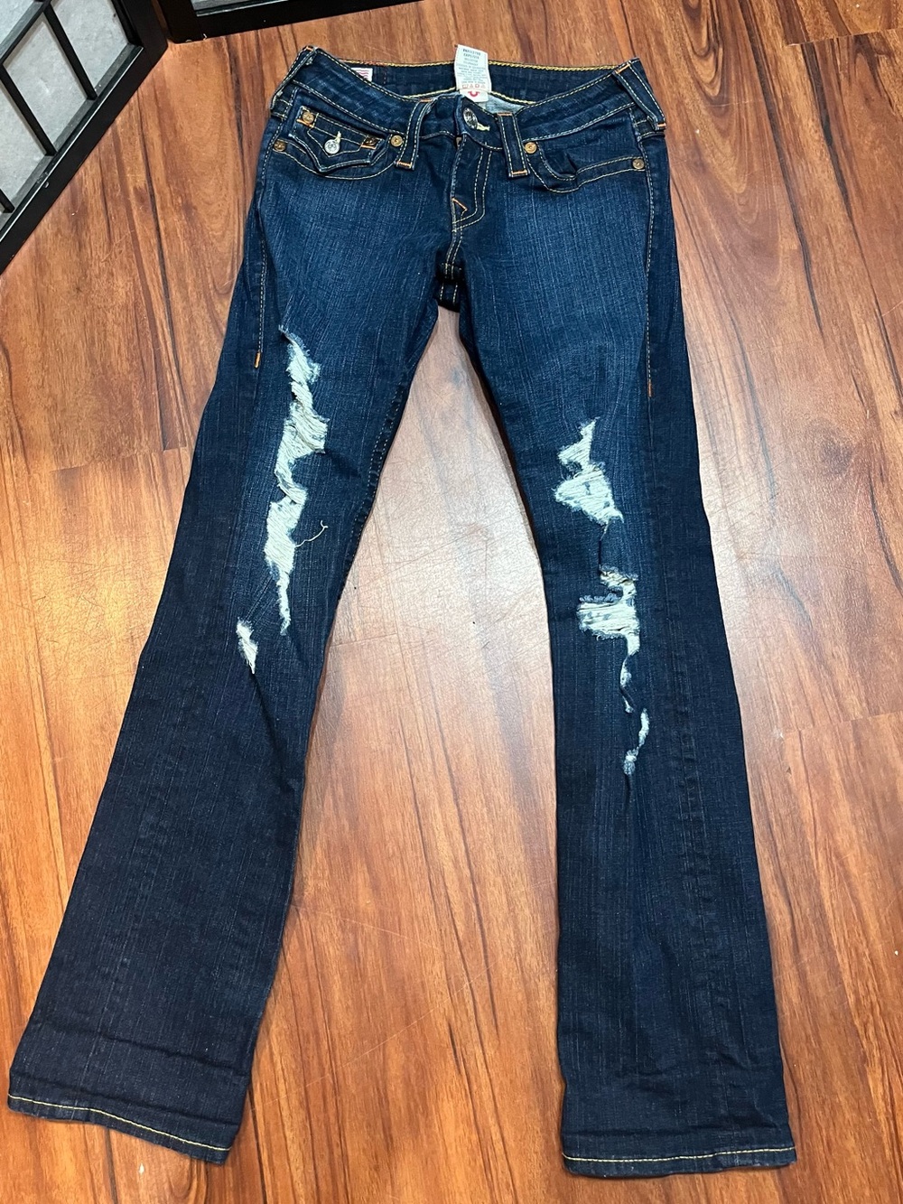 Pre-owned True Religion Billy straight-leg jeans feature a dark wash sz 27